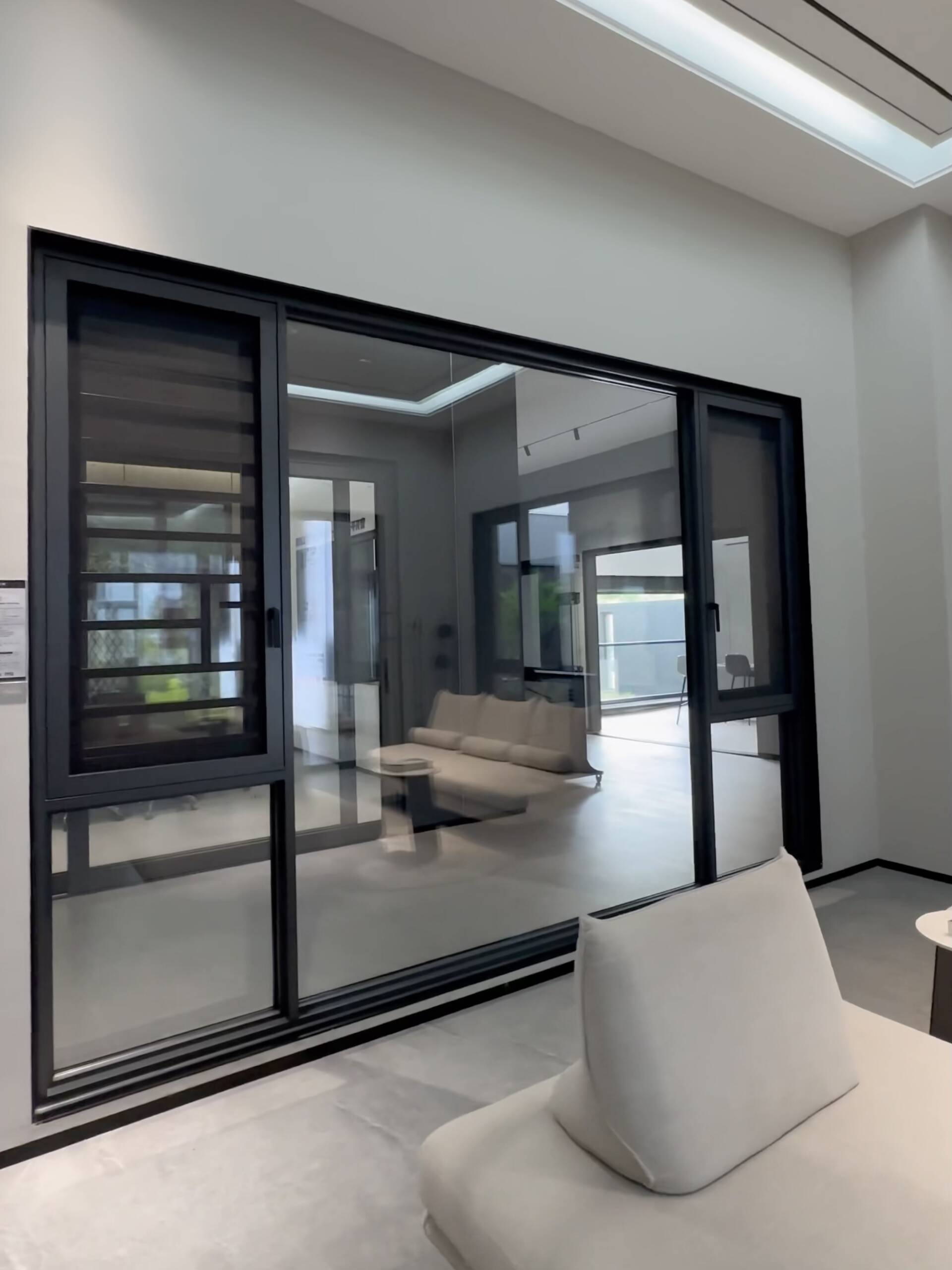 EW 109 Storm-Resistant Casement Window
